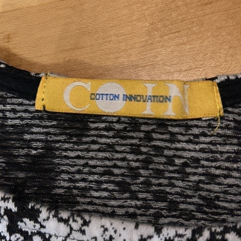 Cotton Innovation Black/White Python 🐍 Print Top Size Small - Picture 5 of 6